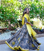 Load image into Gallery viewer, Sunflower-Gopi Skirt Outfit
