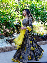 Load image into Gallery viewer, Sunflower-Gopi Skirt Outfit