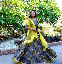 Load image into Gallery viewer, Sunflower-Gopi Skirt Outfit