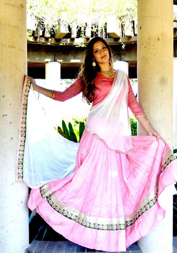 Skip the pastels & Try Fuschia Pink, Burnt Orange & Other Unique Colours  For Bridal Lehengas | WeddingBazaar